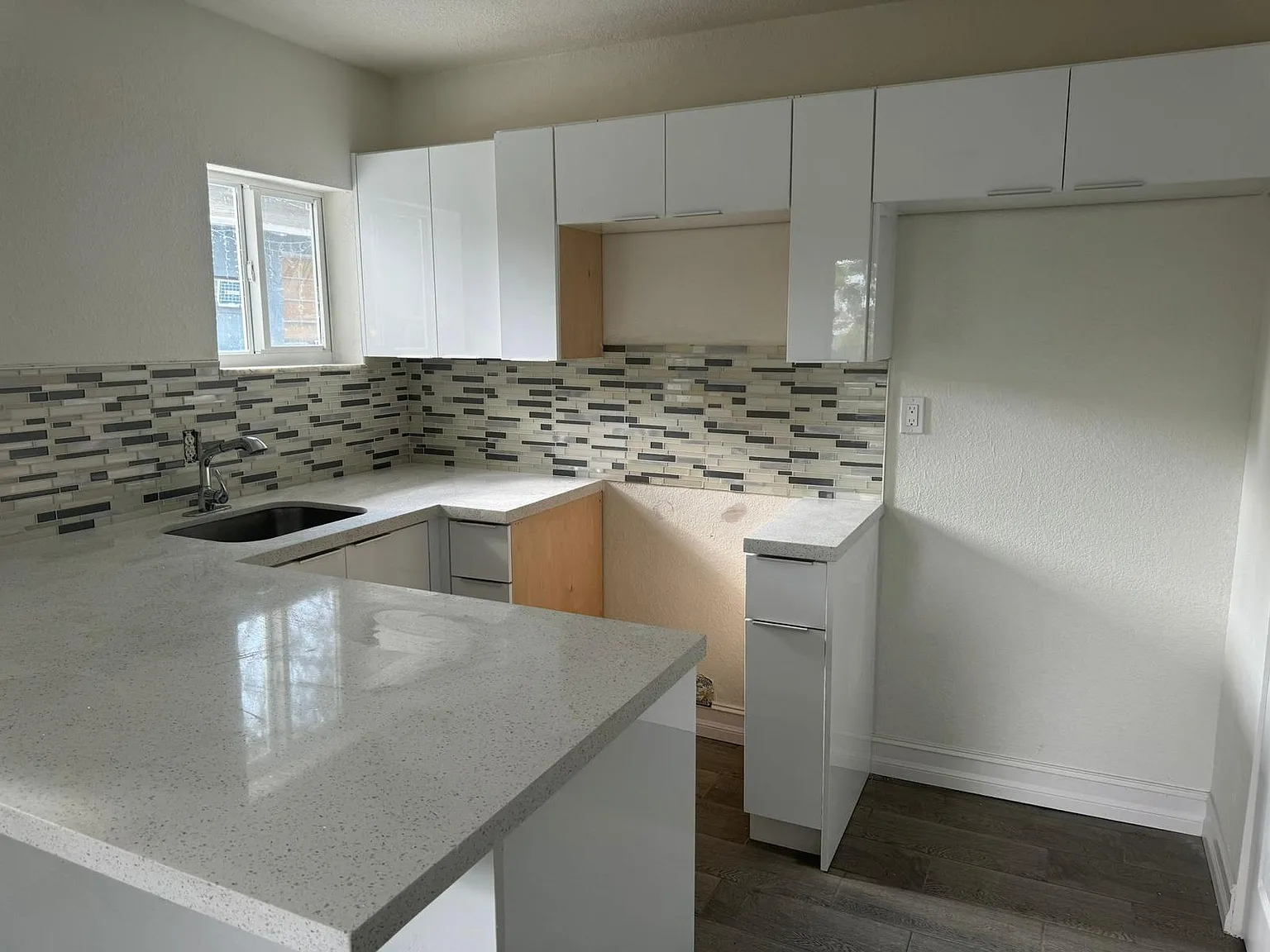 1 bed, $1,800 — Photo 3