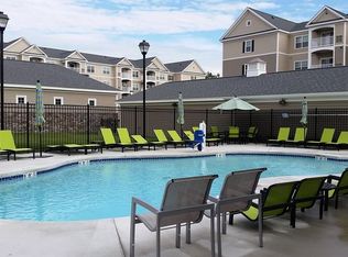 15 Boxwood Dr APT 411, Littleton, MA 01460