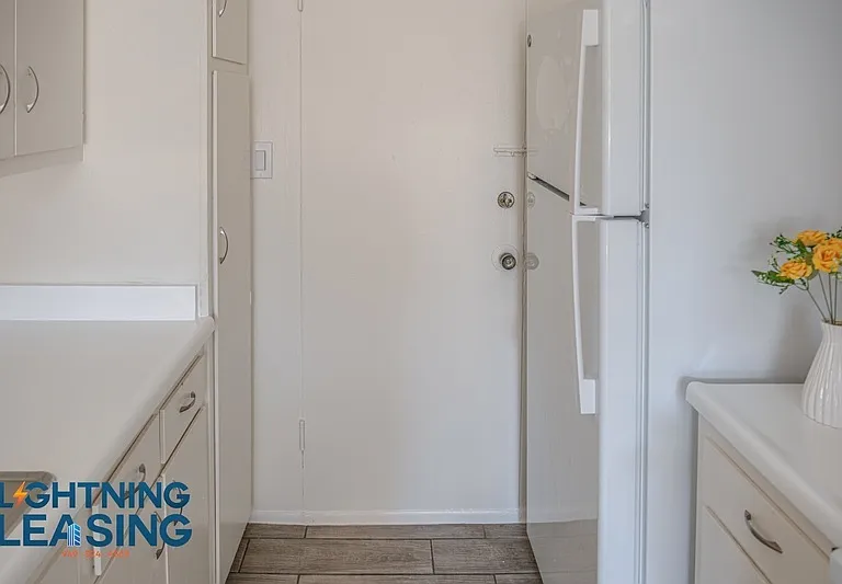 915 N Wilton Pl #309 — Photo 12