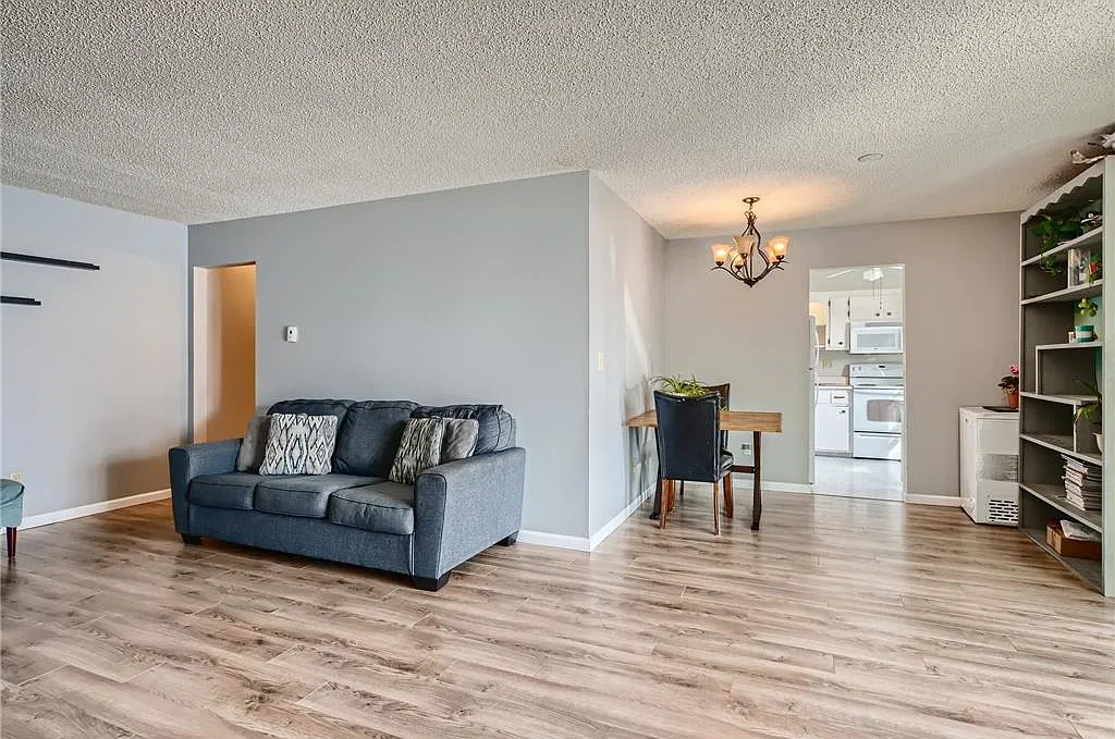 2 bed, 1040 sqft, $1,900 — Photo 1