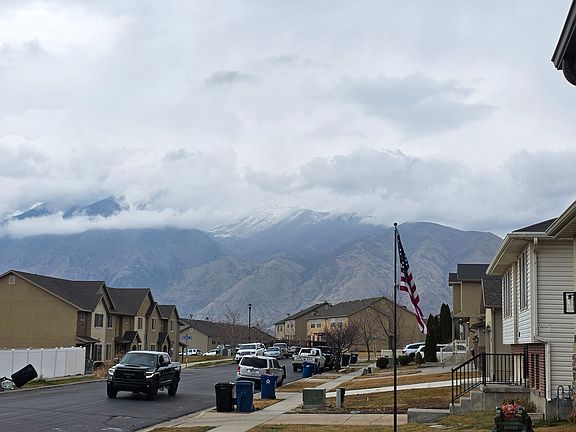 3rd image of 1682 E Ridgefield Rd