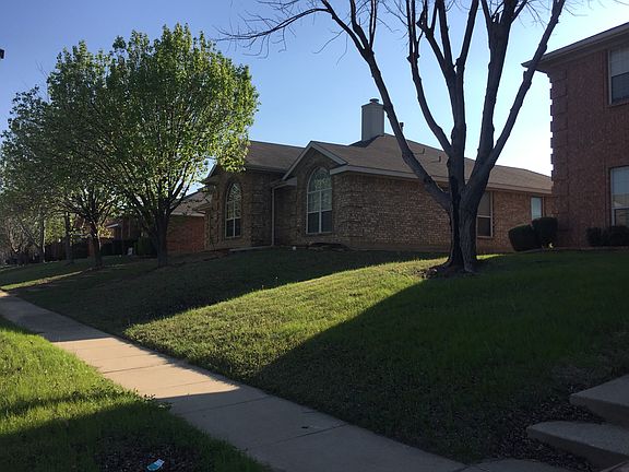 3rd image of 1549 Warwick Dr