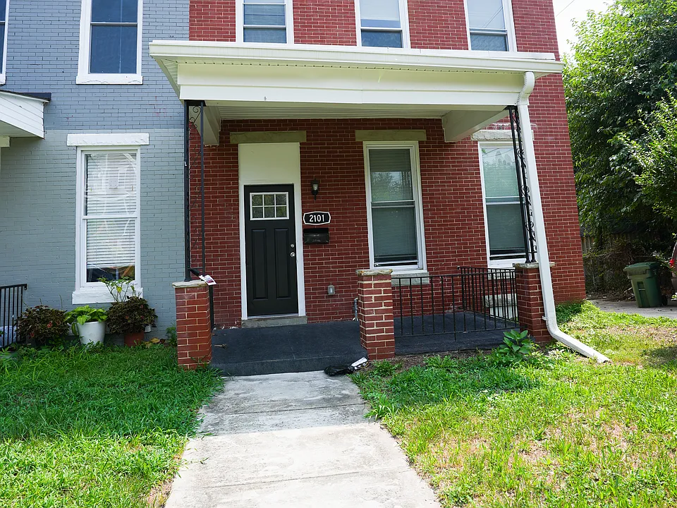 2101 Poplar Grove St