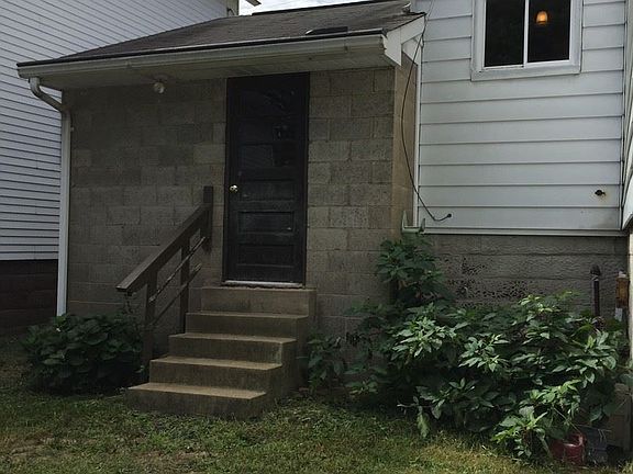 4th image of 285 Saint Clair St