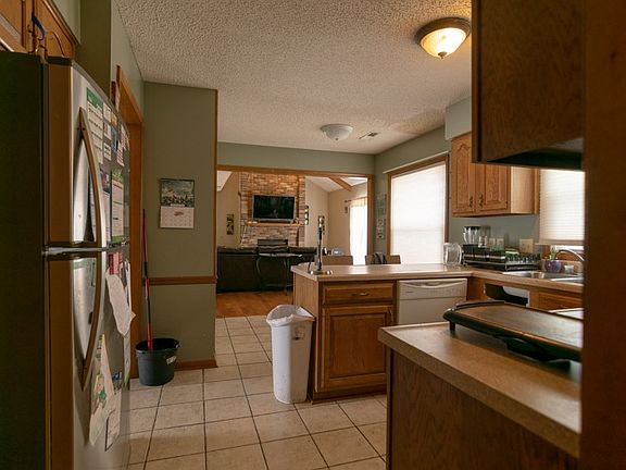 5th image of 8022 Glenoak Pkwy