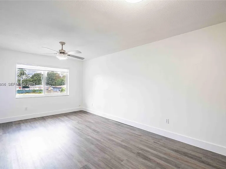 1945 NW 29th St #8 — Photo 12