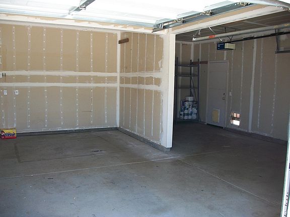 3rd image of 2584 Honeysuckle Dr