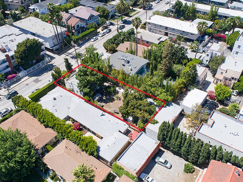 2nd image of 2452 N Beachwood Dr