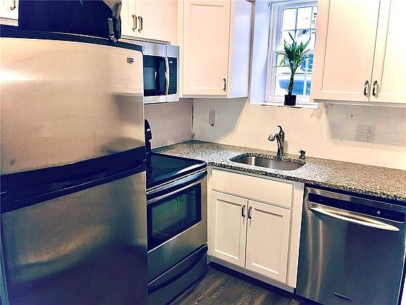 3rd image of 6 Stonehenge Dr Unit 101W