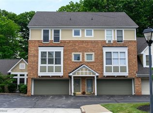 1517 Huntington Ln, Cleveland, OH 44118