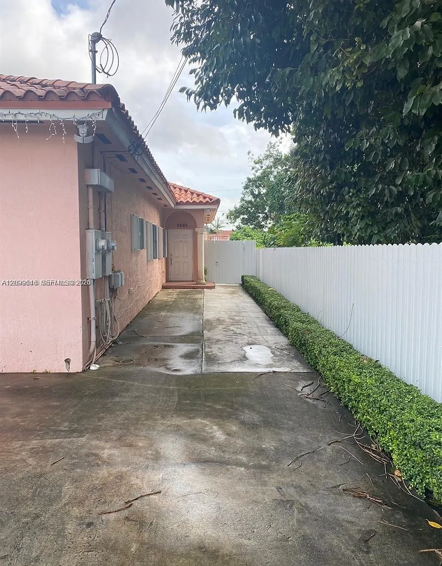 Seminola City Sec 2 — Photo 2