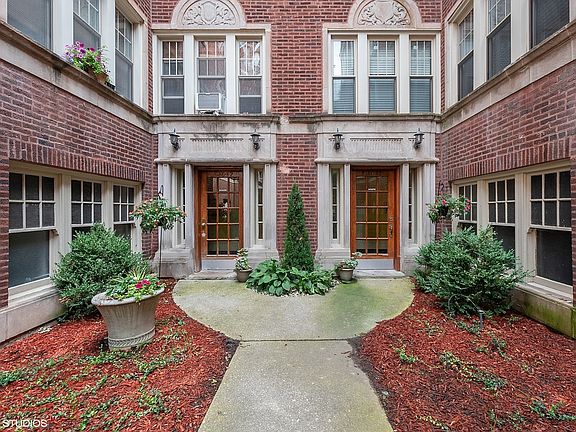 3rd image of 6137 N Hoyne Ave #1