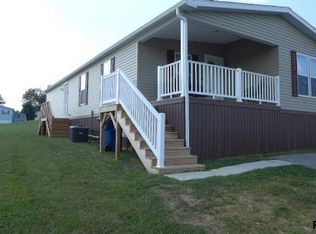 124 Carbridge Rd E, Stewartstown, PA 17363