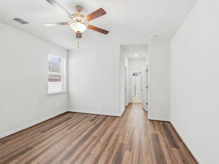 2046 Flametree Ave — Photo 22