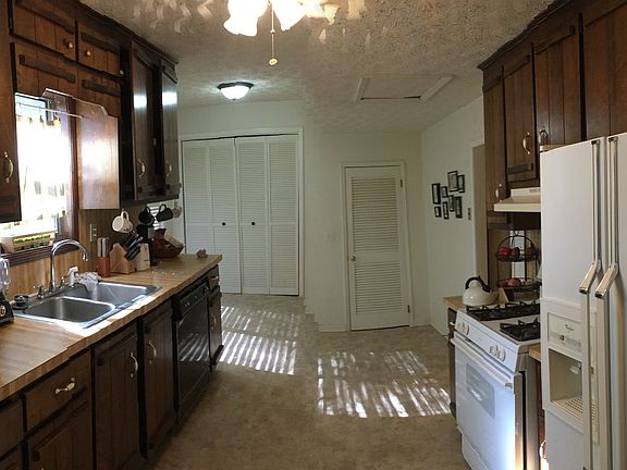 Large Kitchen with Breakfast and Pantry New Flooring