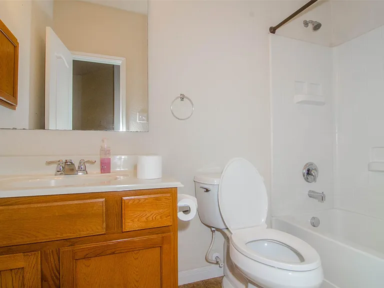 18314 Fairwood Meadow Ct — Photo 15
