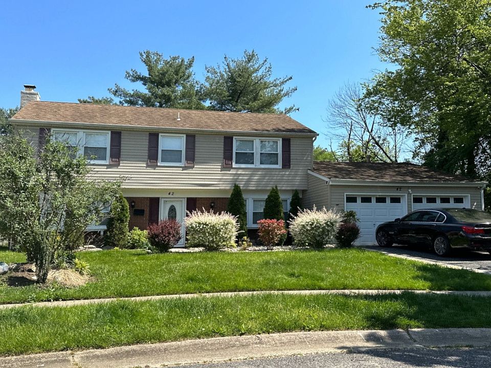 1st image of 42 Fleetwood Pl