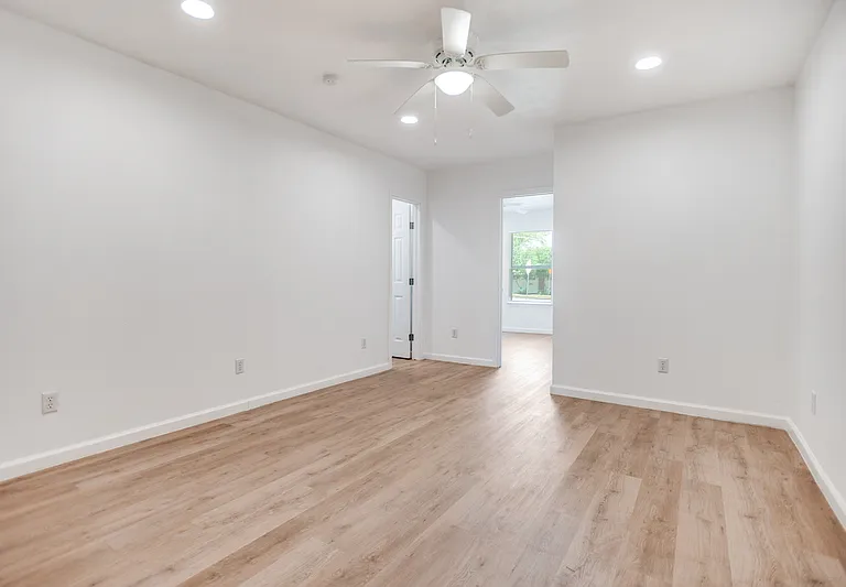 905 W Abram St #3 — Photo 6