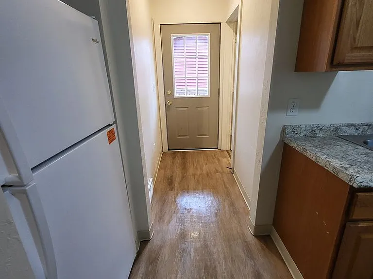 225 N Ashland Ave — Photo 2