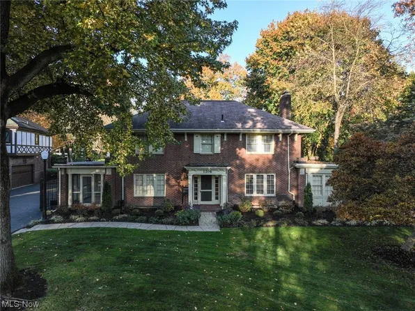 1206 Sunset View Dr, Akron, OH 44313