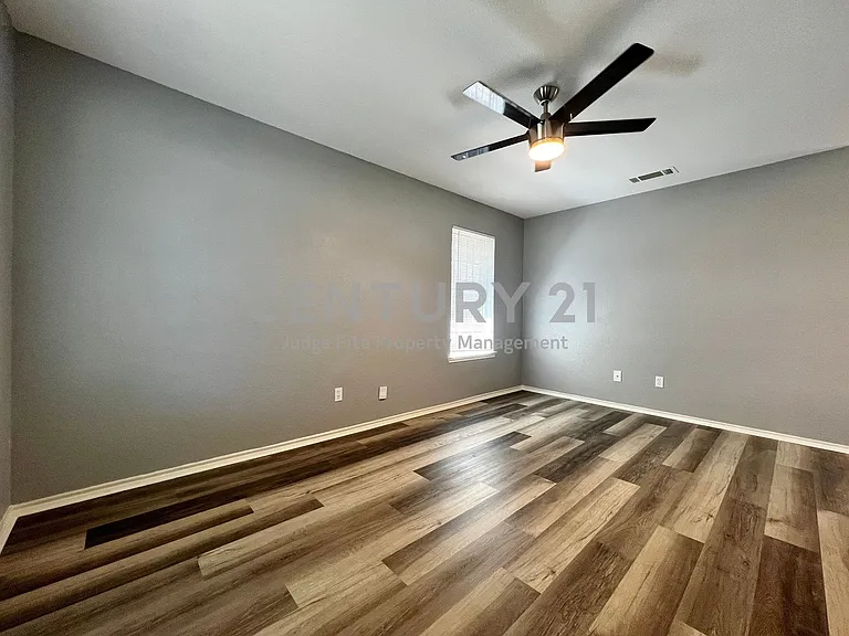 1010 S Retta St — Photo 2