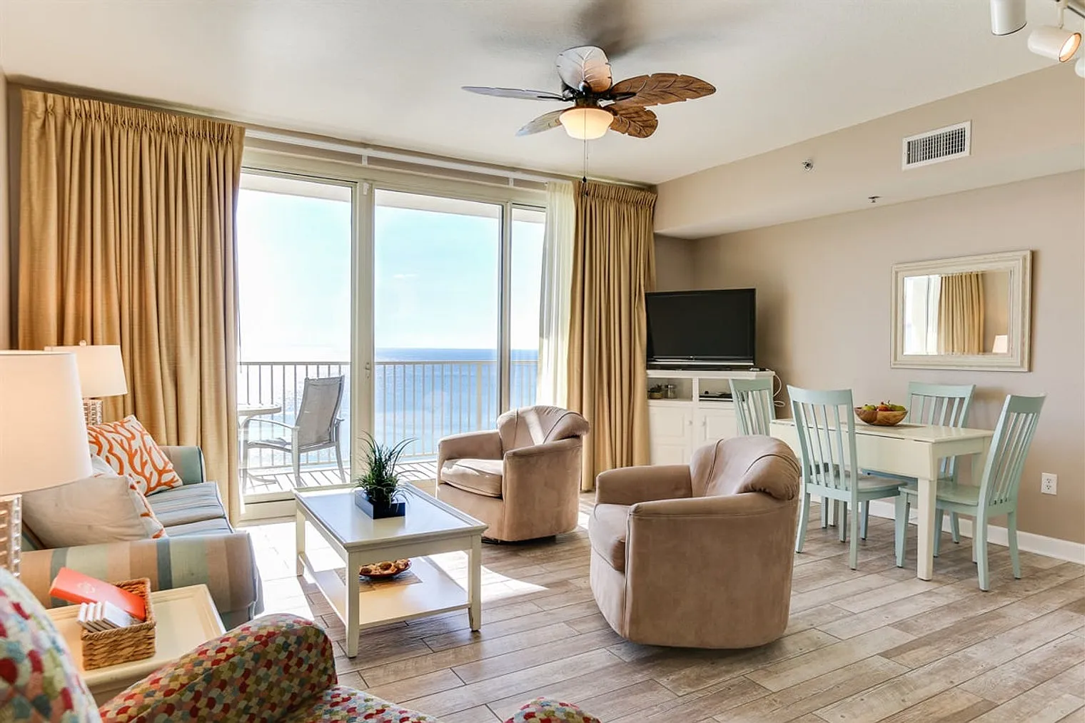 1 bed, 2.0 bath, 979 sqft, $3,717 — Photo 3
