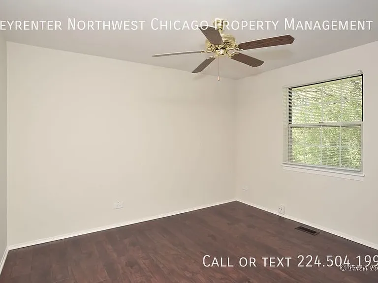 1212 Stratford Ln — Photo 9