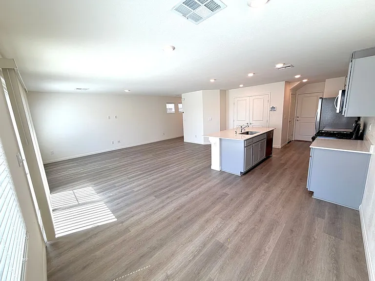 5646 Mesa Sedona St — Photo 10