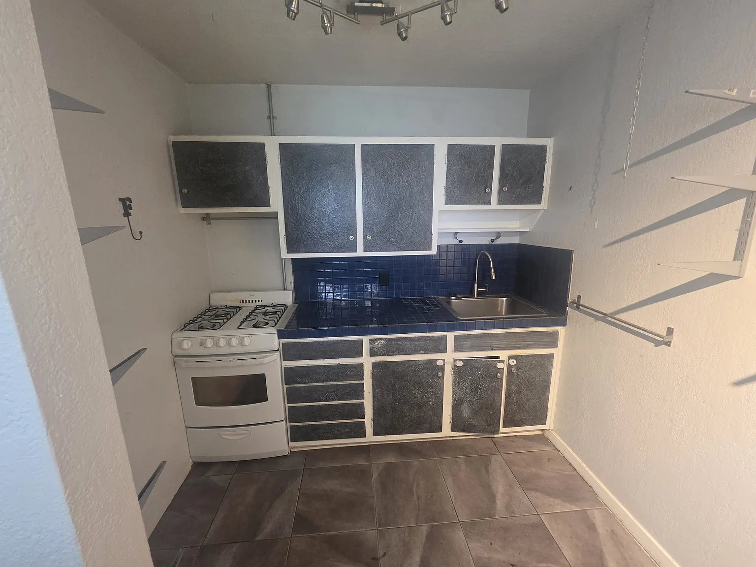 121 S 3rd St — Photo 3