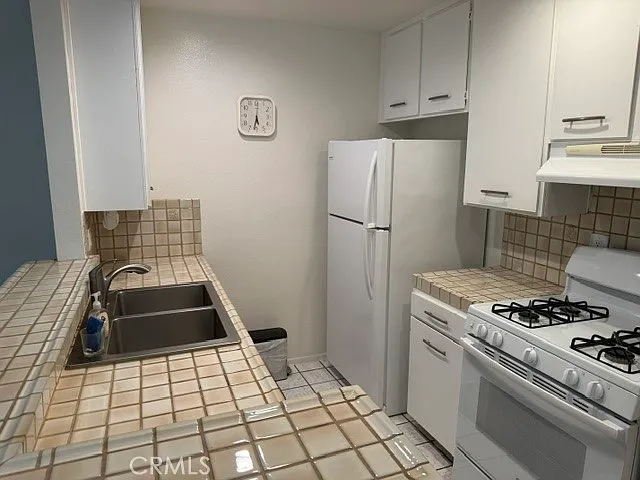 18645 Hatteras St #206 — Photo 11