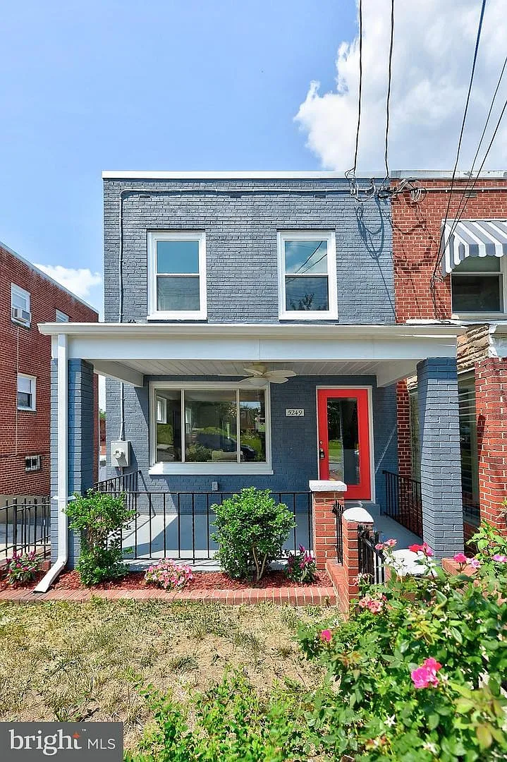 5249 Chillum Pl NE photo 1