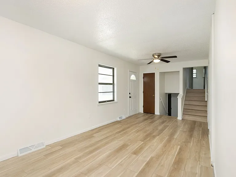 730 W 12th St — Photo 11