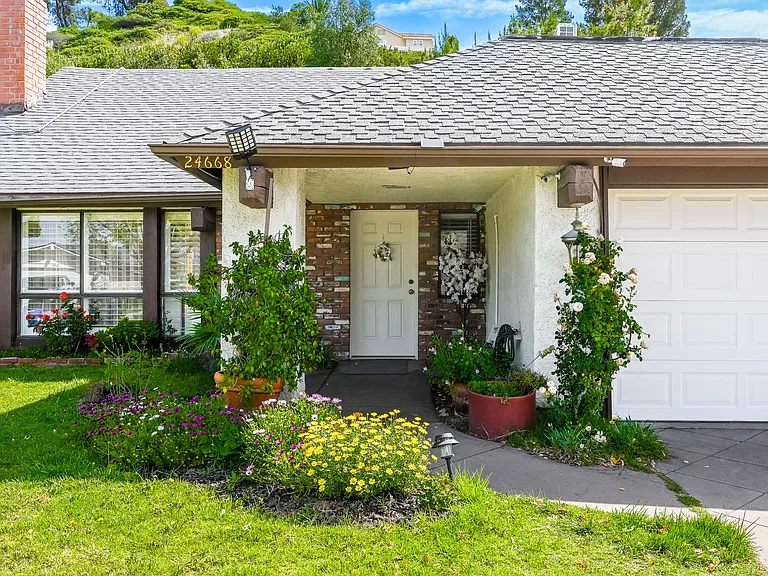 24668 Ebelden Ave — Photo 48
