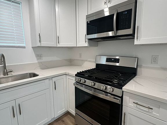 3rd image of 14529 Hartland St