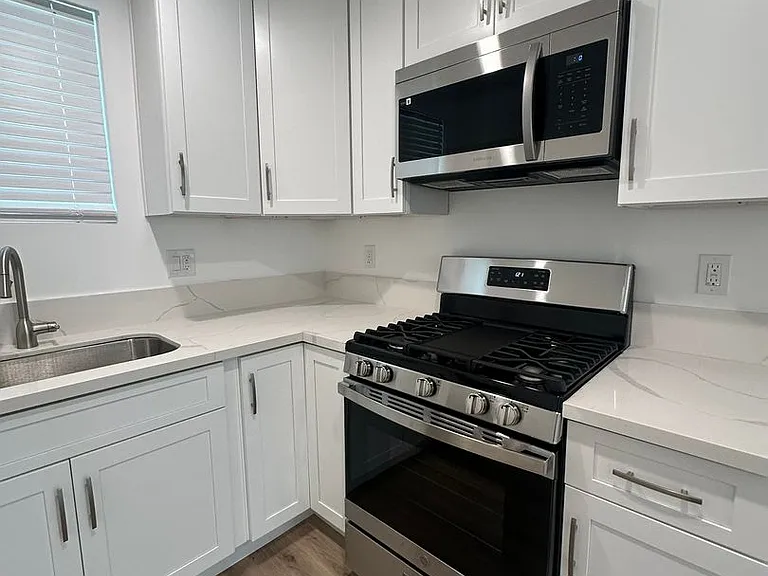 14529 Hartland St — Photo 3