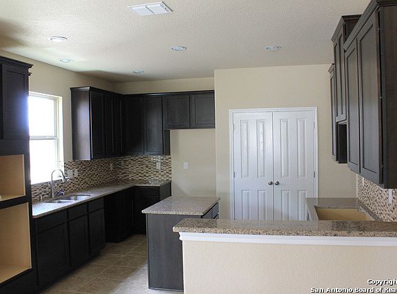 3rd image of 1301 Hidden Cave Dr