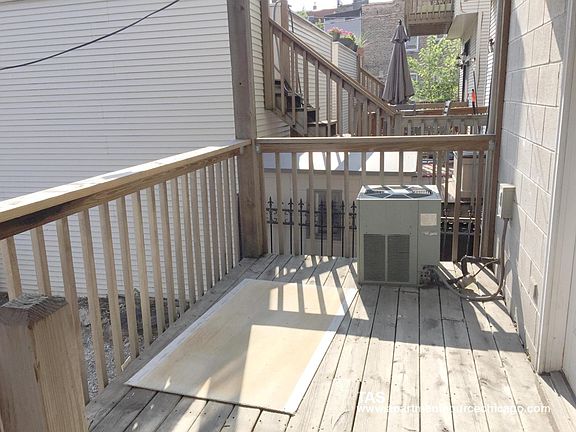 5th image of 2040 W Superior St #1