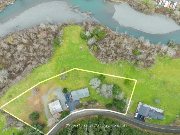 28448 Mateer Rd, Gold Beach, OR 97444