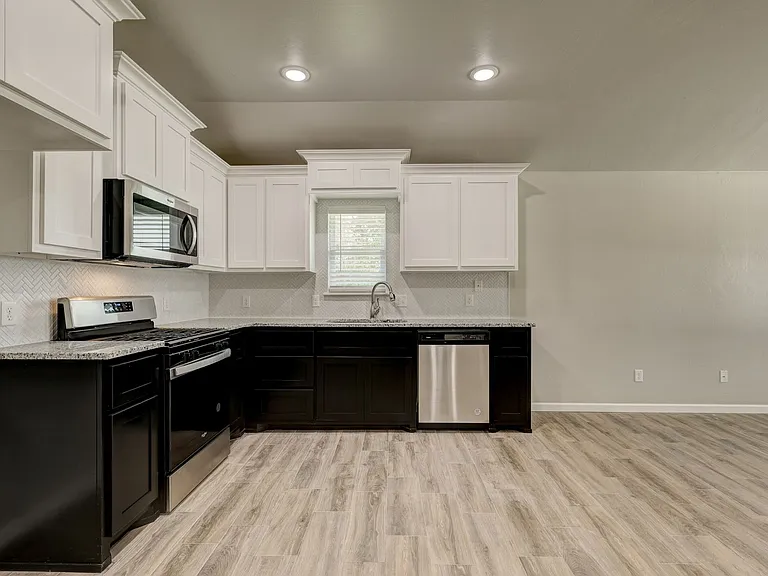 721 League Cir — Photo 11