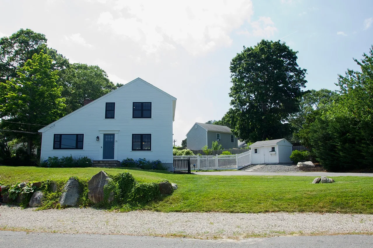 3 bed, 2082 sqft, $3,400 — Photo 3