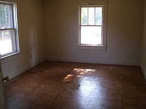 4th image of 832 N Deal Ave