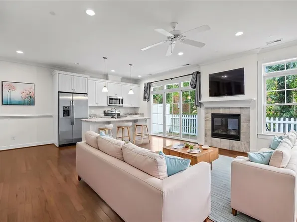 6 Village Park Ln, Poquoson, VA 23662