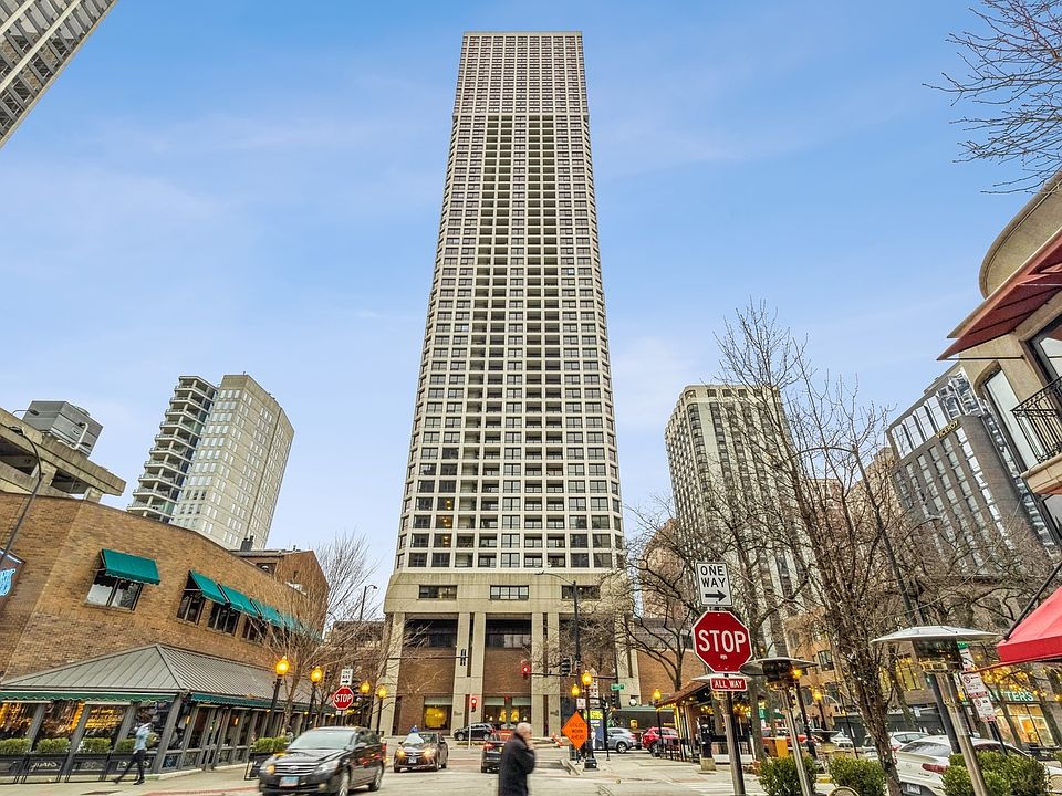 1st image of 1030 N State St APT 24M