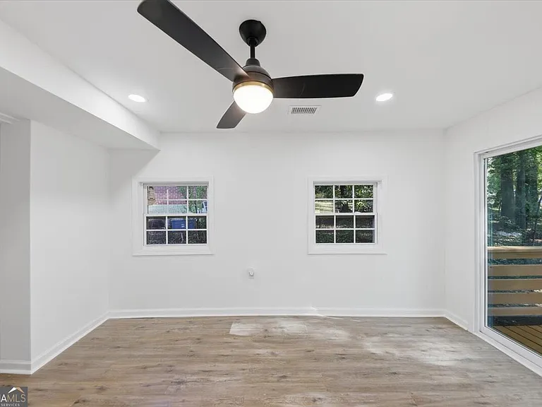 2082 Rosewood Rd — Photo 9