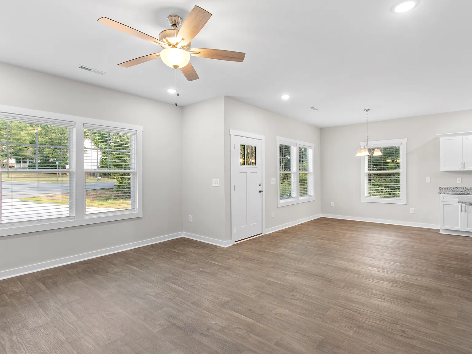 4 bed, 1400 sqft, $2,000 — Photo 4