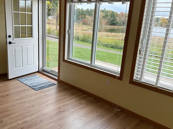 697 Markgrafs Lake Dr, Woodbury, MN 55129