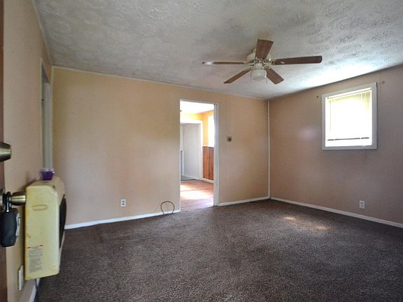 3rd image of 121 Peyton Ave