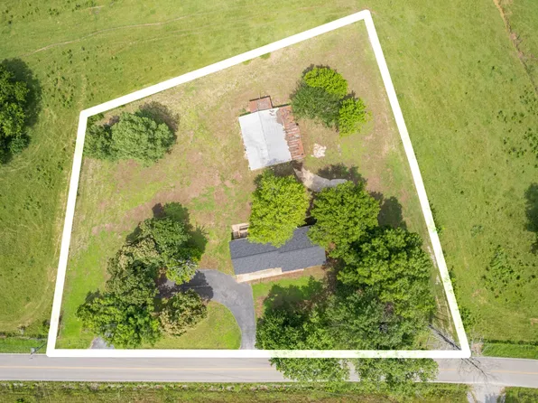7220 Polk Ln, Columbia, TN 38401