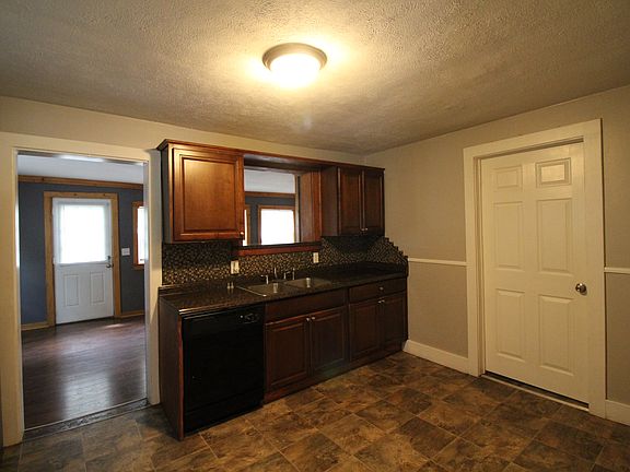 4th image of 1050 Dayton St SW