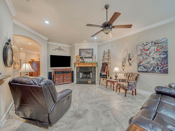 5th image of 715 Cove Pl